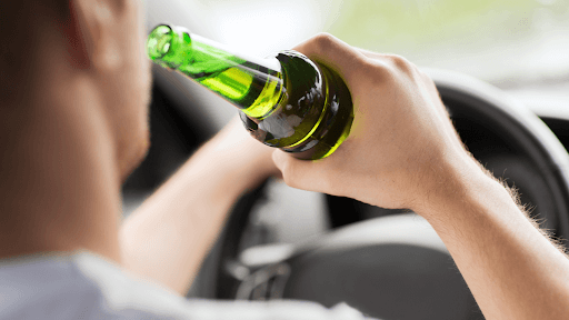 Causas para accidentes de auto: consumir alcohol